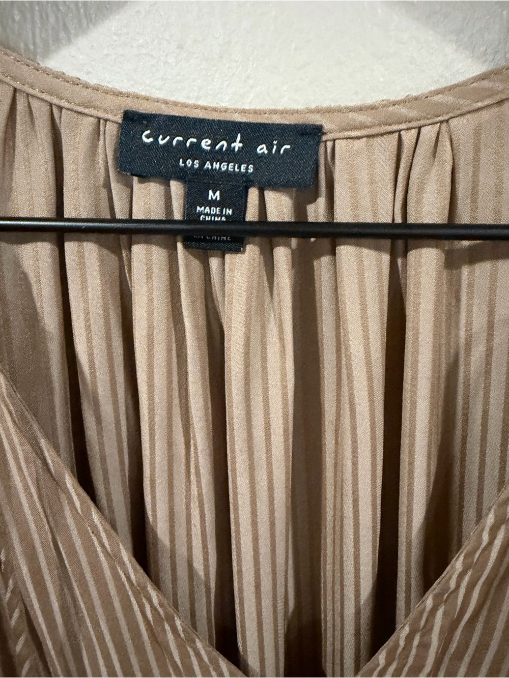 EUC Current Air Taupe Pleated V-Neck Long Sleeve Maxi Dress Size Med. Fits Large - Picture 4 of 7